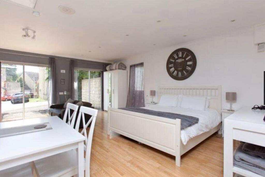 Self-Contained Apartment Corsham Exterior foto